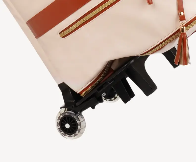 Wheels when you need them, straps when you don’t